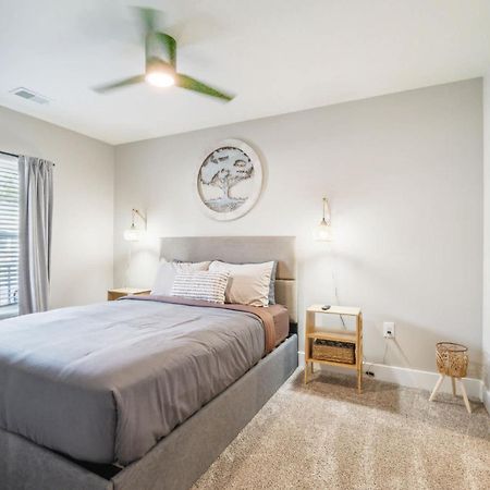 A Pet Friendly Cozy Condo In Травърс Сити Екстериор снимка