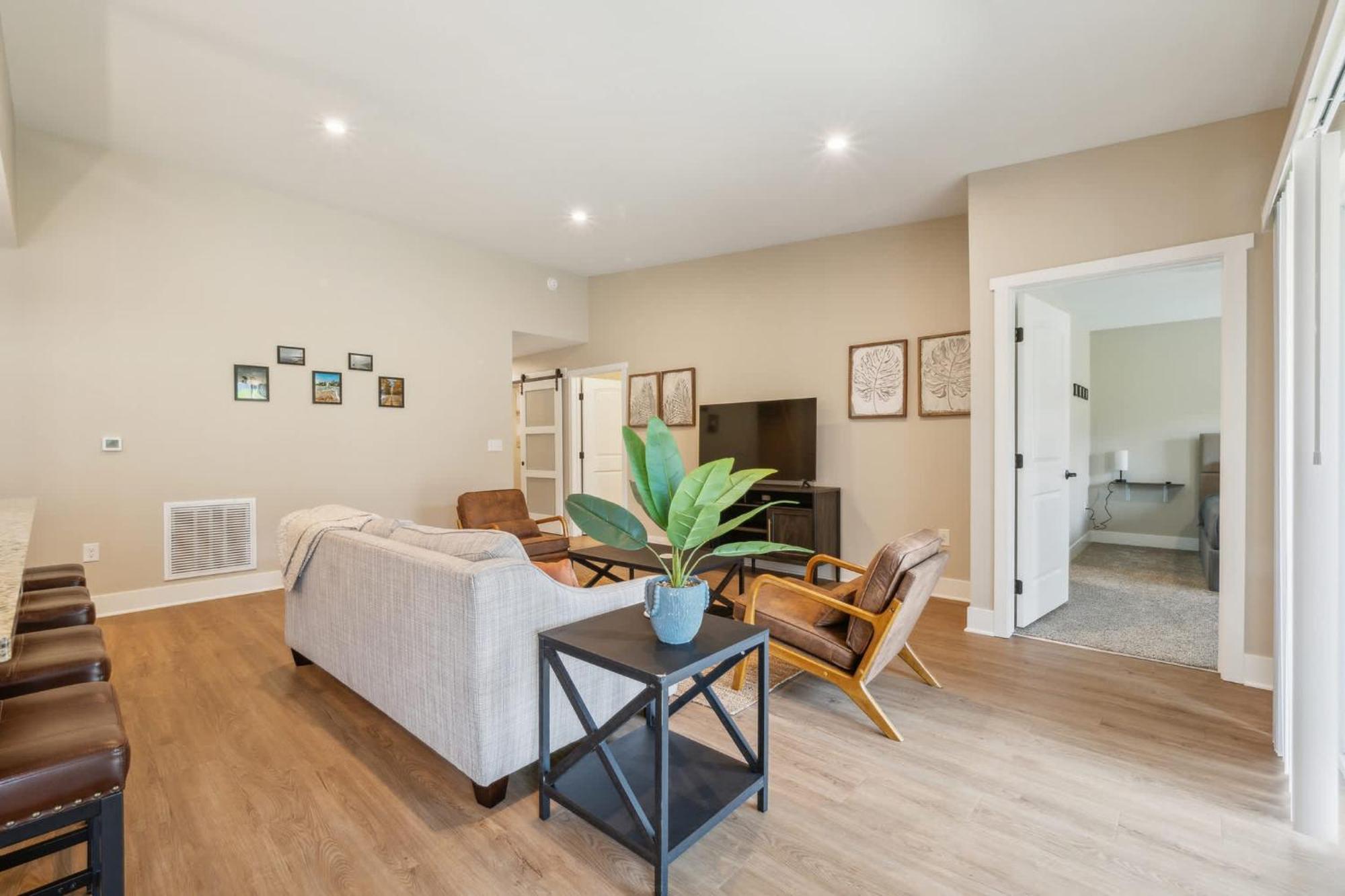 A Pet Friendly Cozy Condo In Травърс Сити Екстериор снимка