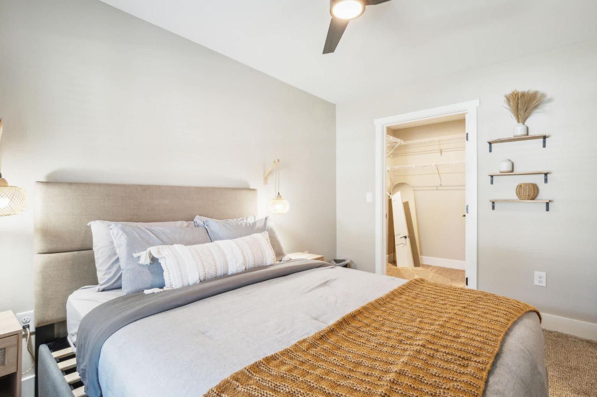 A Pet Friendly Cozy Condo In Травърс Сити Екстериор снимка