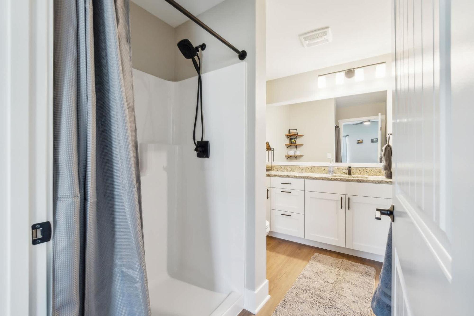 A Pet Friendly Cozy Condo In Травърс Сити Екстериор снимка