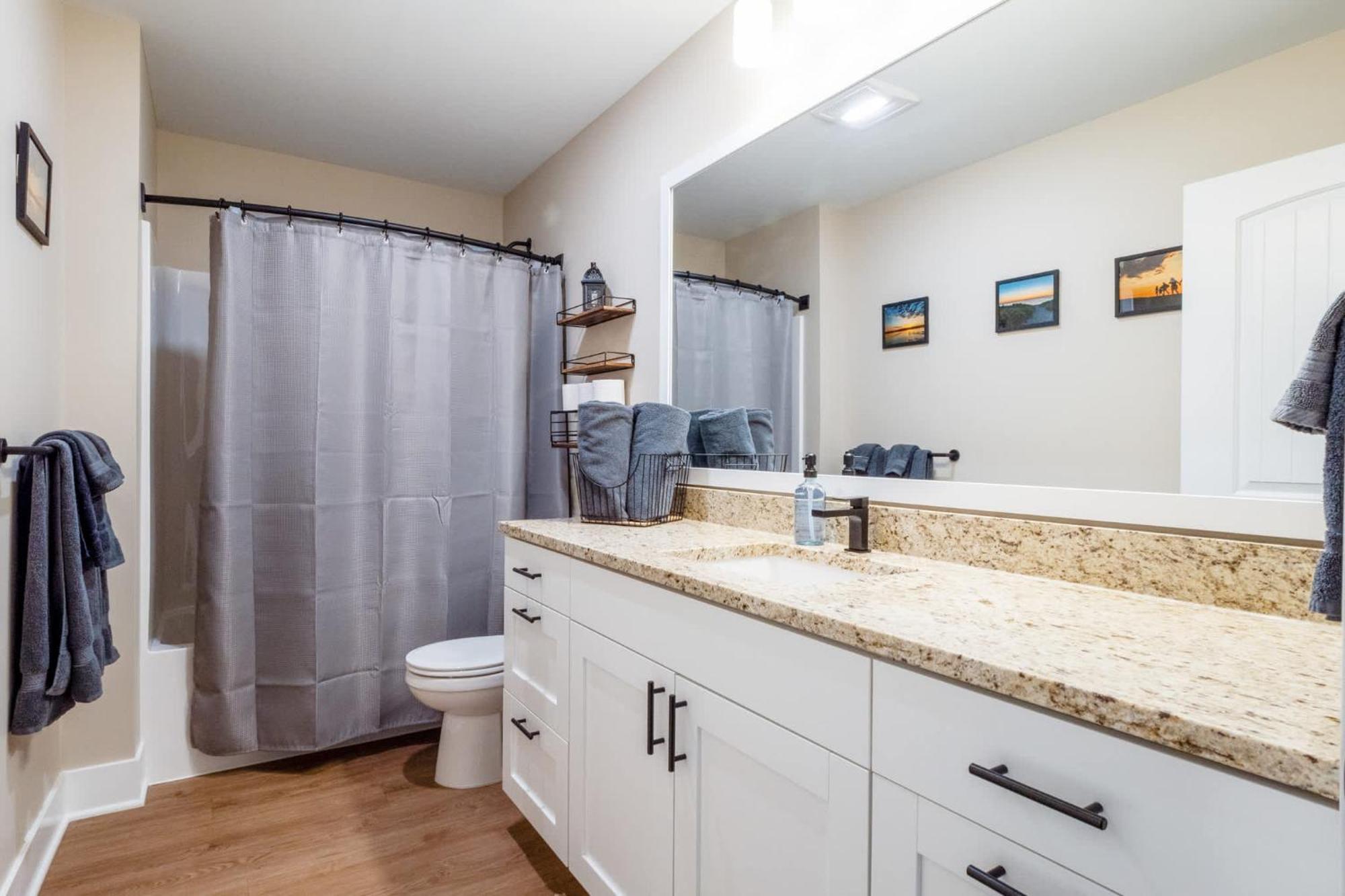 A Pet Friendly Cozy Condo In Травърс Сити Екстериор снимка