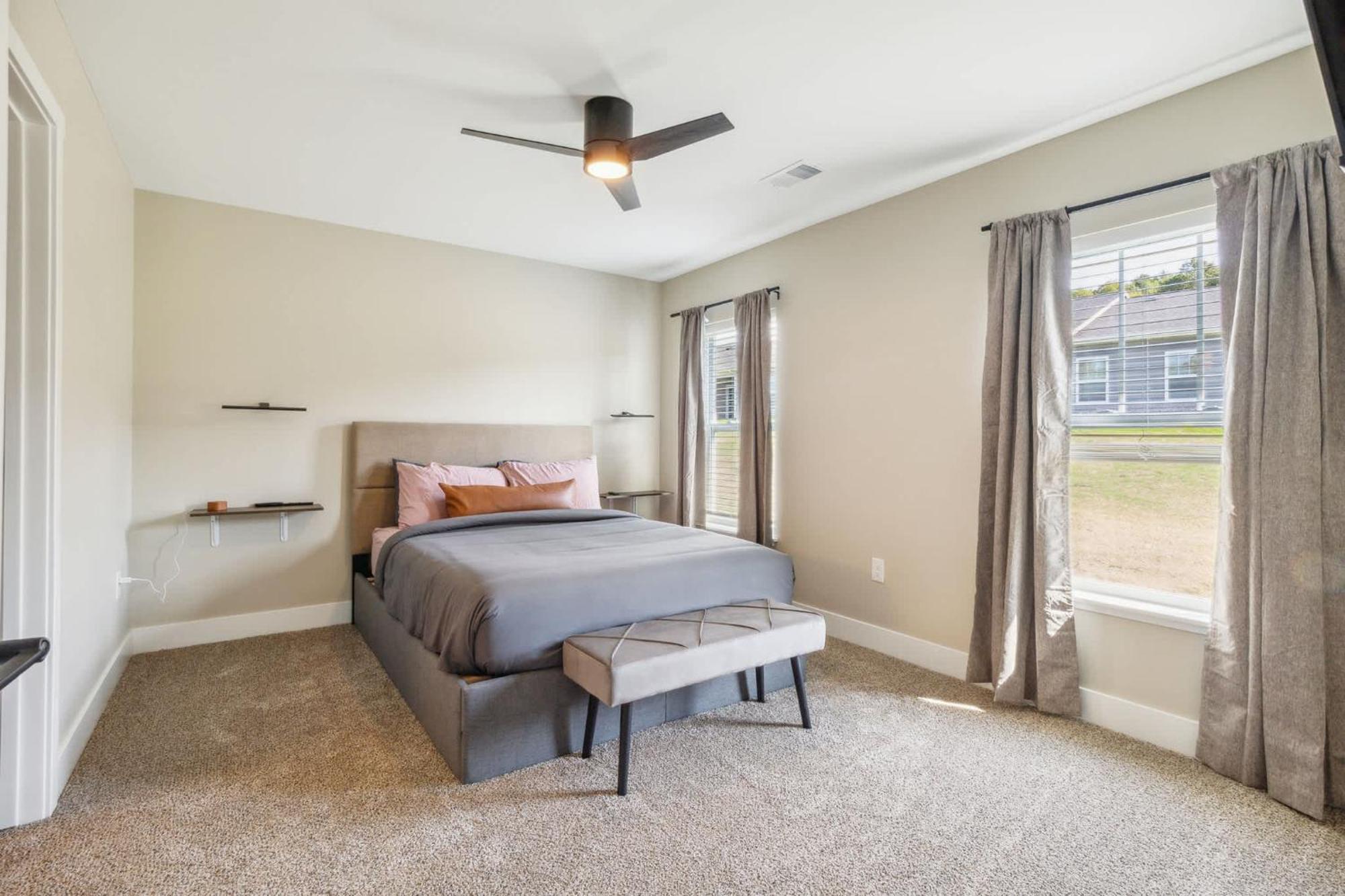 A Pet Friendly Cozy Condo In Травърс Сити Екстериор снимка