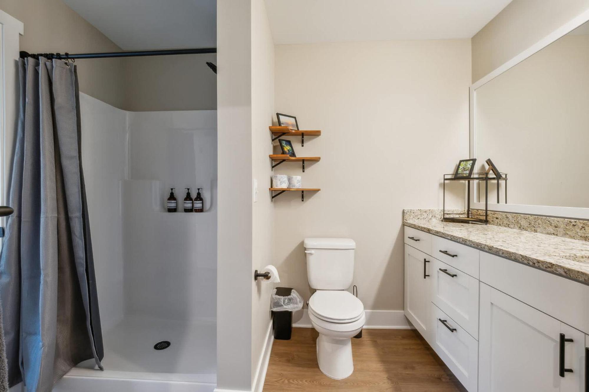 A Pet Friendly Cozy Condo In Травърс Сити Екстериор снимка
