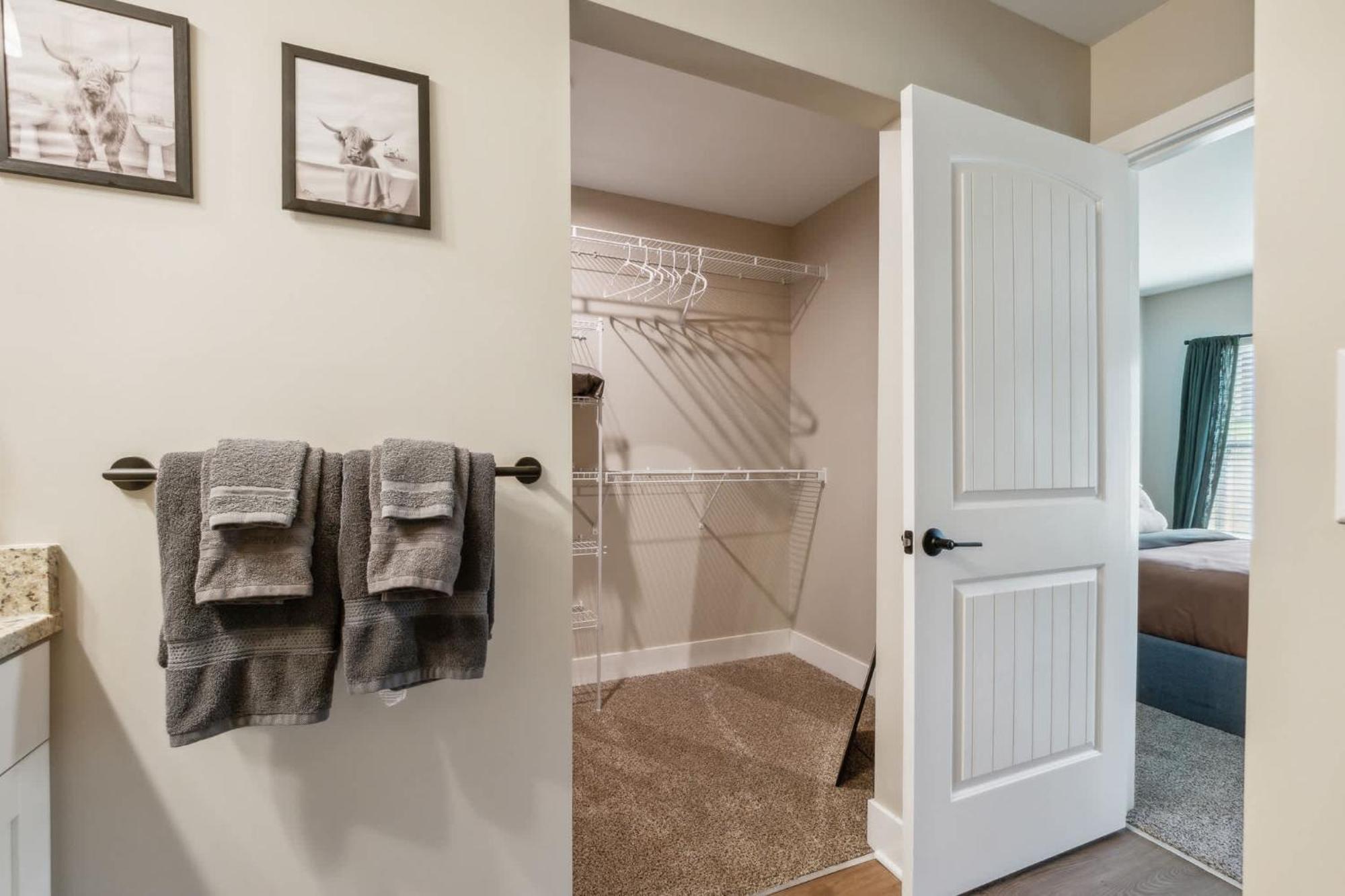 A Pet Friendly Cozy Condo In Травърс Сити Екстериор снимка