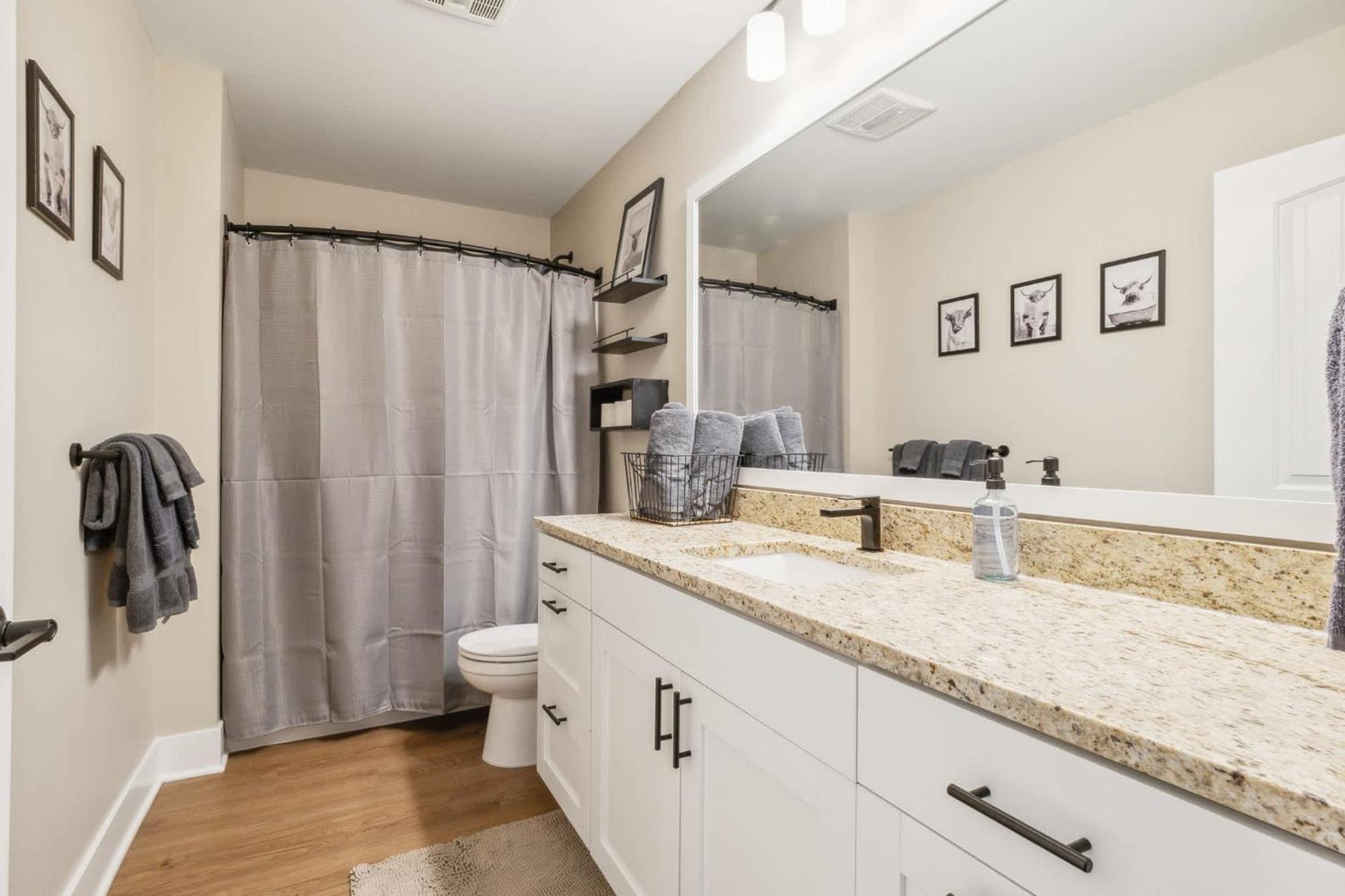 A Pet Friendly Cozy Condo In Травърс Сити Екстериор снимка